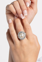 Load image into Gallery viewer, Folded Flair - White (R922)
