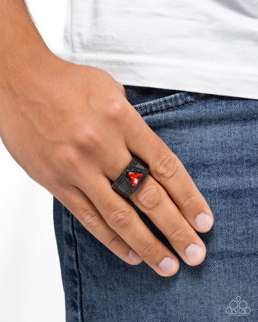 Trenchant Triangle - Red (R936)