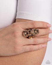 Load image into Gallery viewer, Furtive Feature - Gold (R937)
