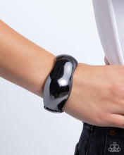 Load image into Gallery viewer, Curved Confident - Black
