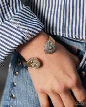 Load image into Gallery viewer, Fashion Forward Feature - Gold
