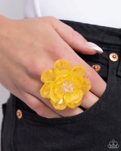 Load image into Gallery viewer, Petal Privilege - Yellow (R931)
