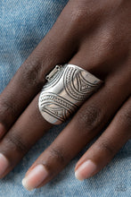 Load image into Gallery viewer, Pharaoh Party - Silver (R683)
