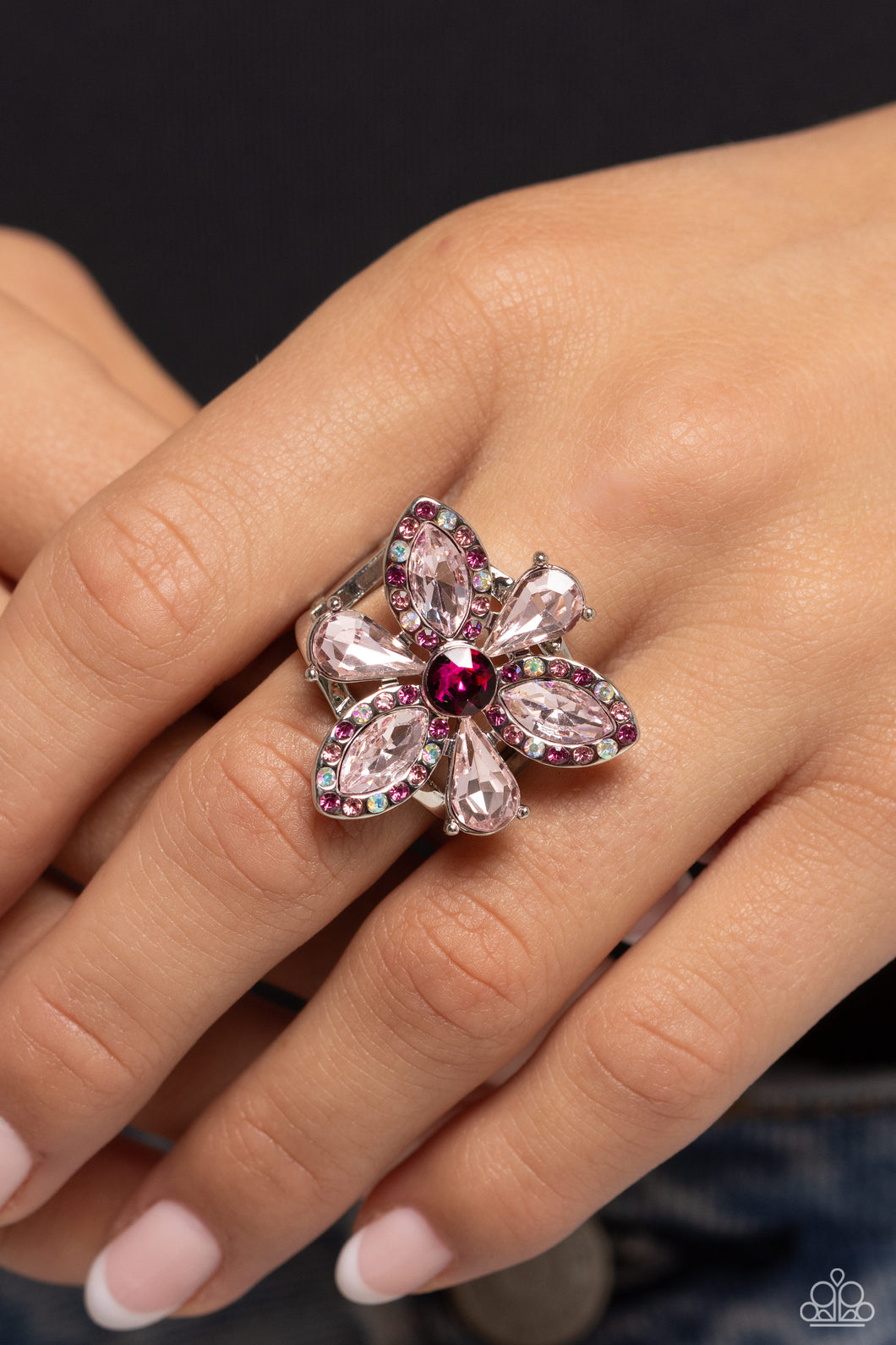 Blazing Blooms - Pink (R816)